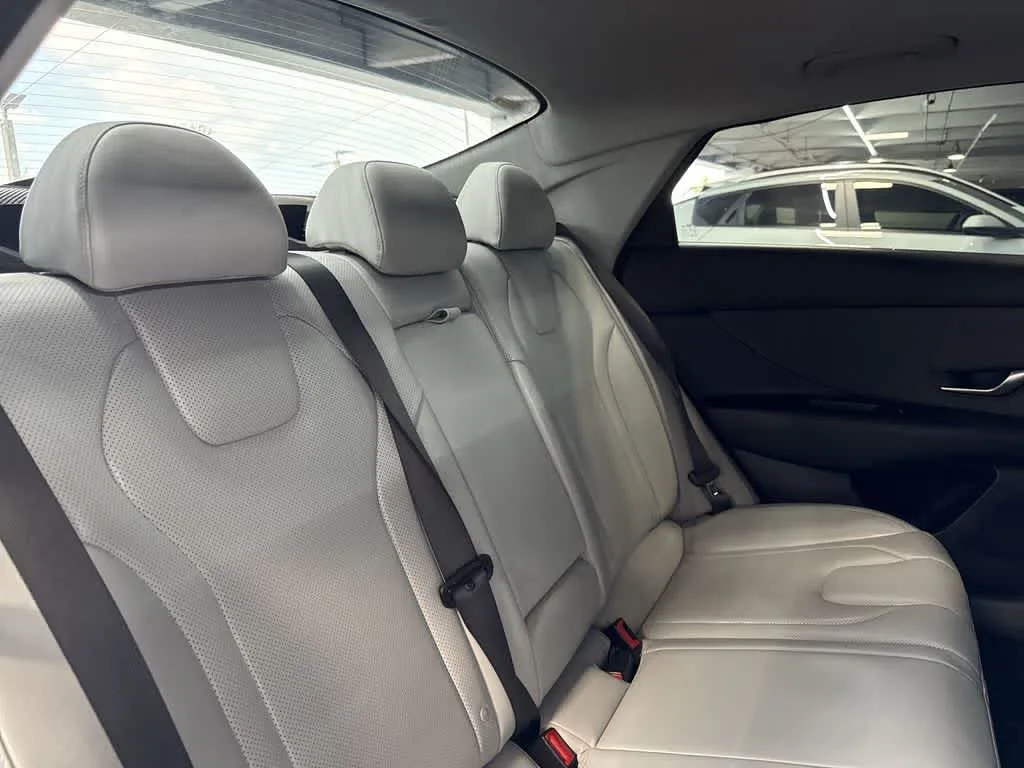 2026 Hyundai Elantra Limited photo 26