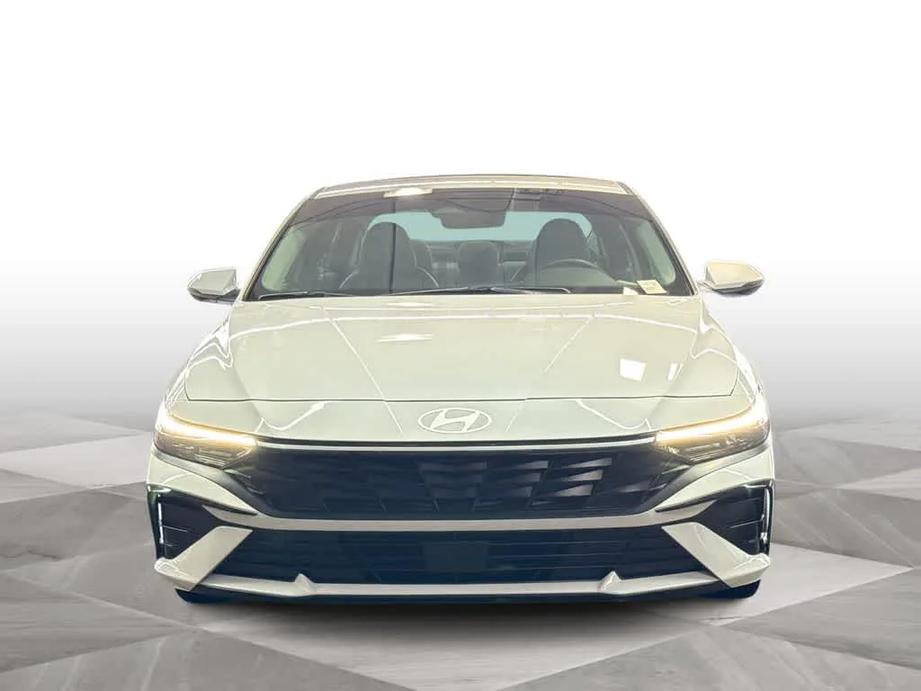 2026 Hyundai Elantra Limited photo 3