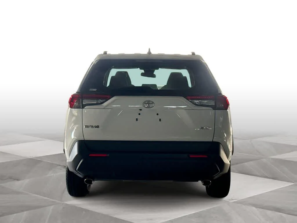 2025 Toyota RAV4 XLE photo 7