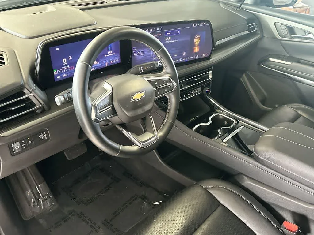 2024 Chevrolet Traverse FWD LT photo 13