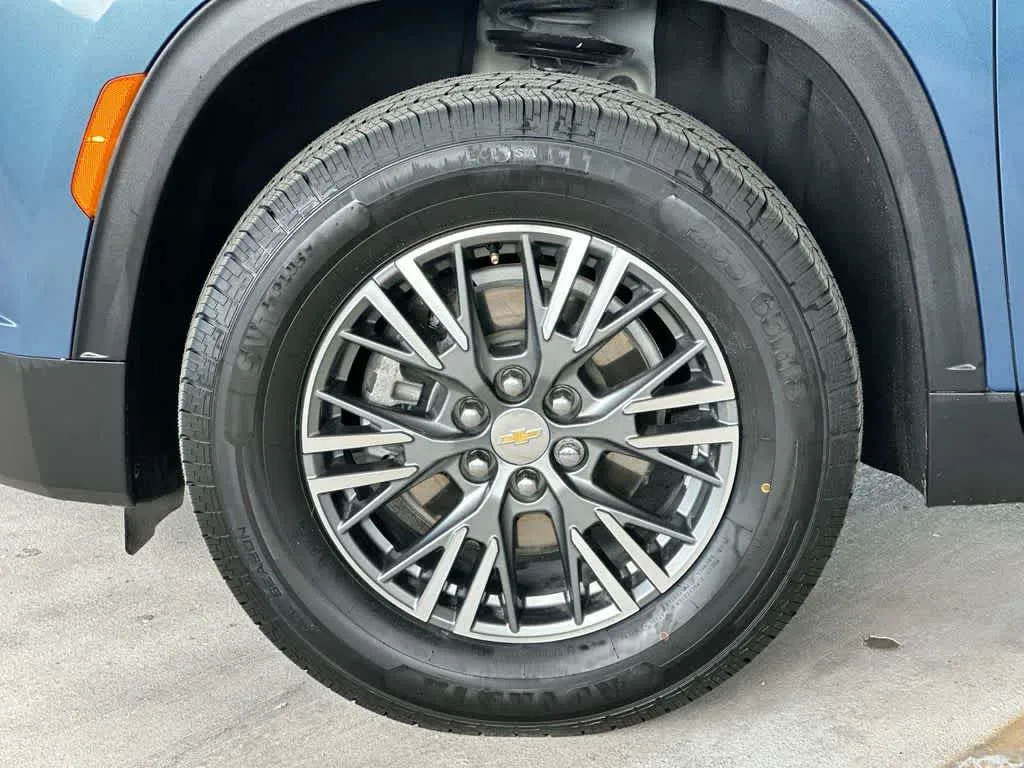 2024 Chevrolet Traverse FWD LT photo 11