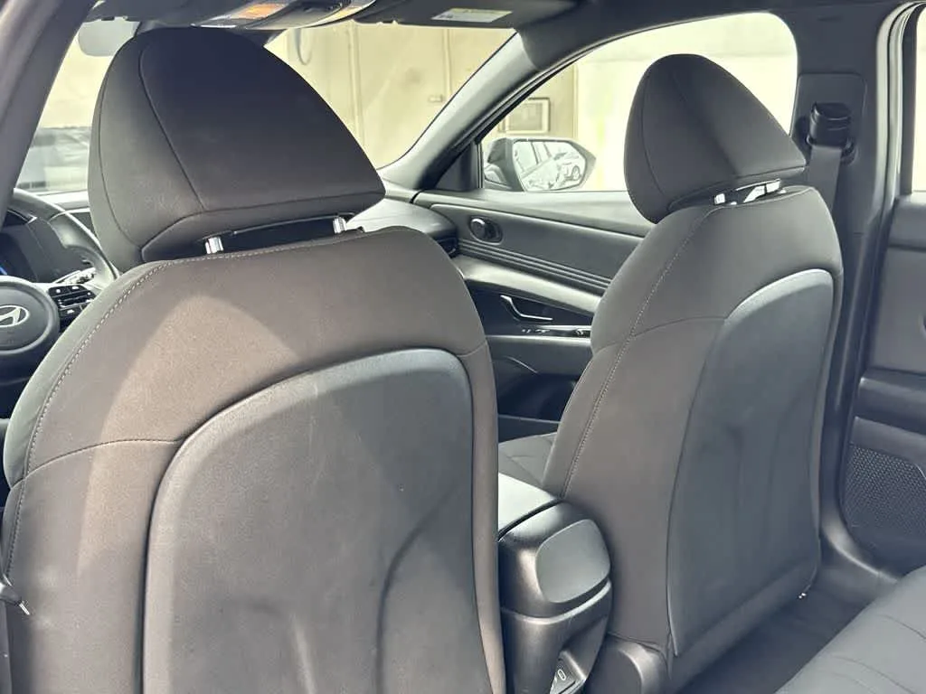 2025 Hyundai Elantra SEL Sport photo 23
