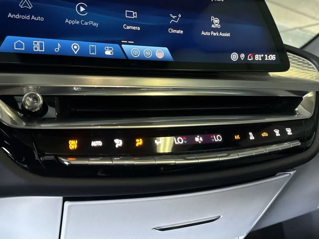 2024 Cadillac LYRIQ Luxury photo 20