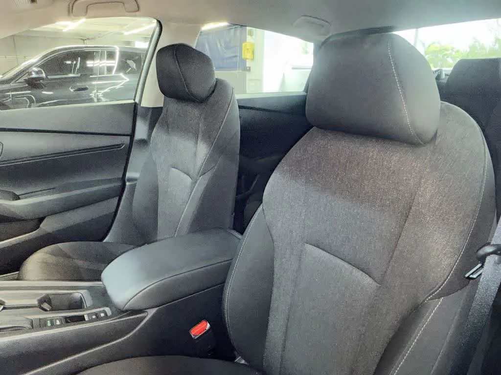 2025 Honda Accord LX photo 14