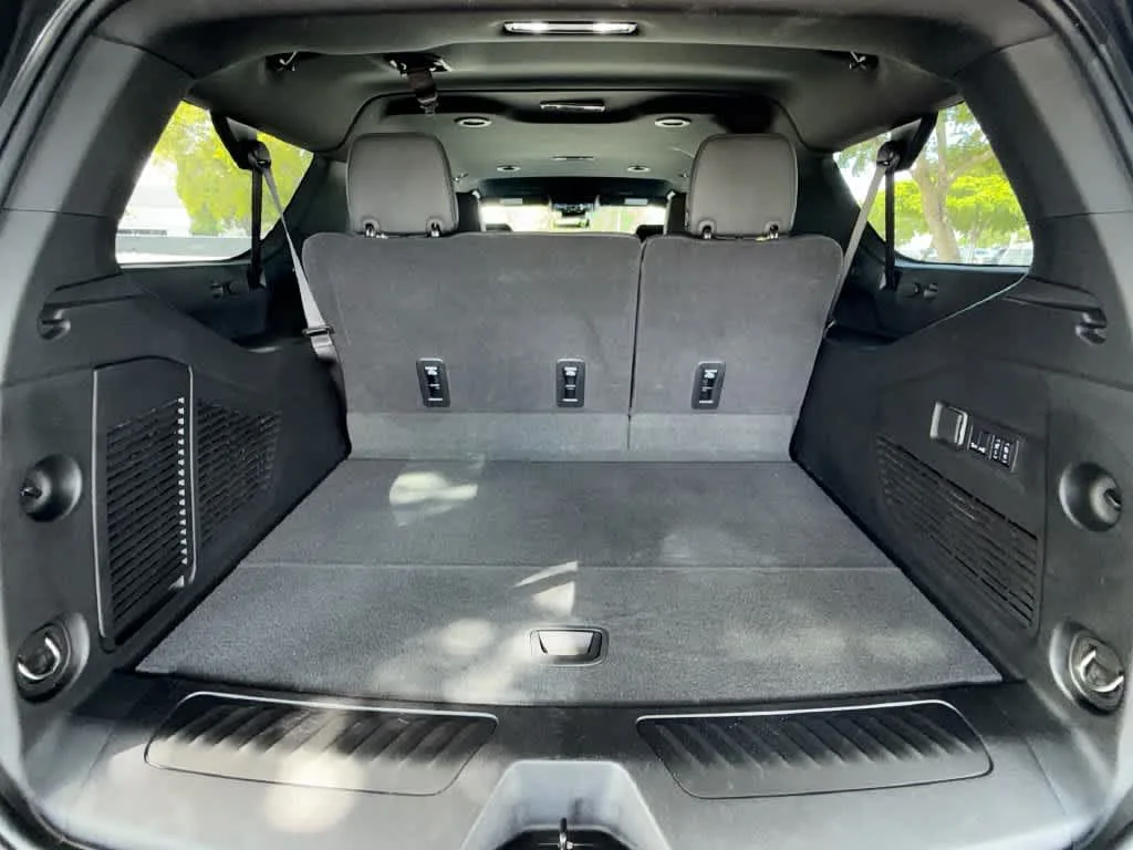 2025 Chevrolet Suburban LT photo 25
