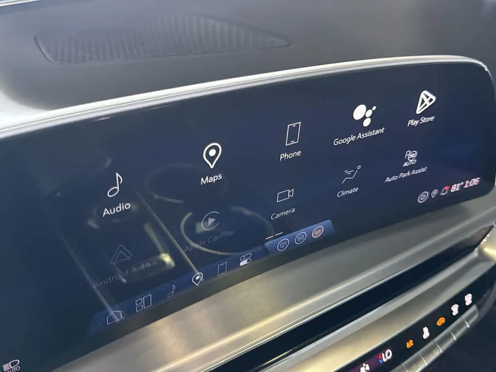 2024 Cadillac LYRIQ Luxury photo 18