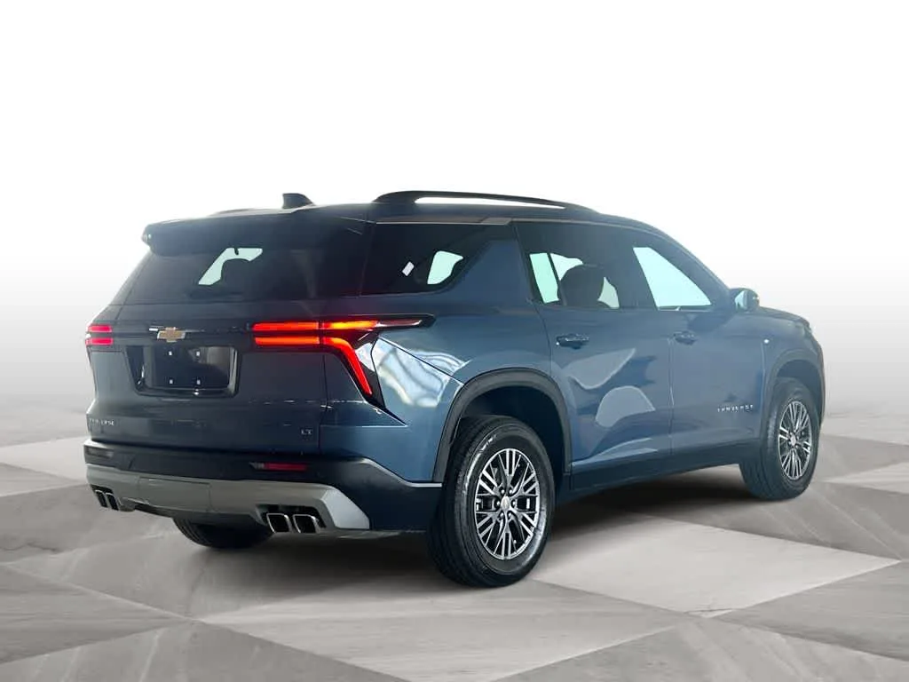 2024 Chevrolet Traverse FWD LT photo 8