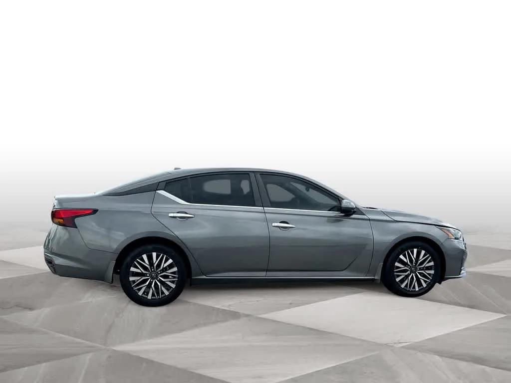 2023 Nissan Altima 2.5 SV photo 9