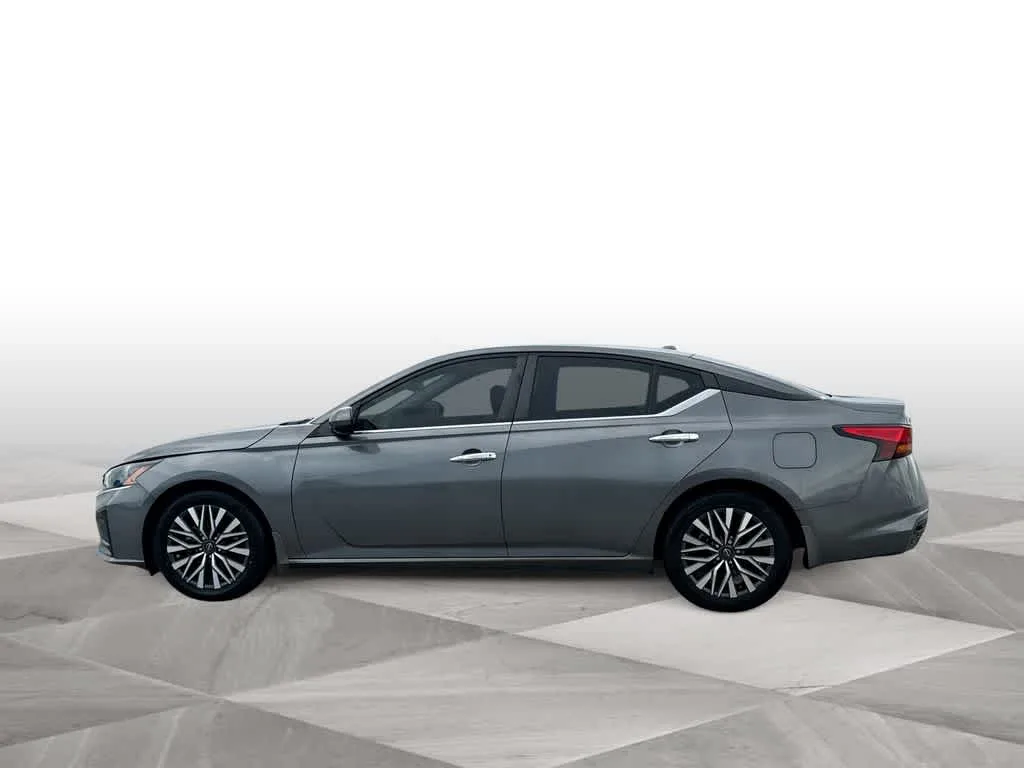 2023 Nissan Altima 2.5 SV photo 5