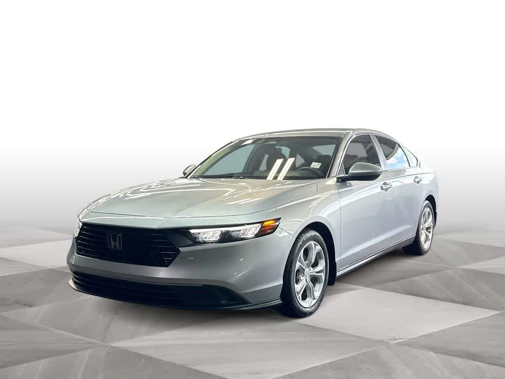 2025 Honda Accord LX photo 4