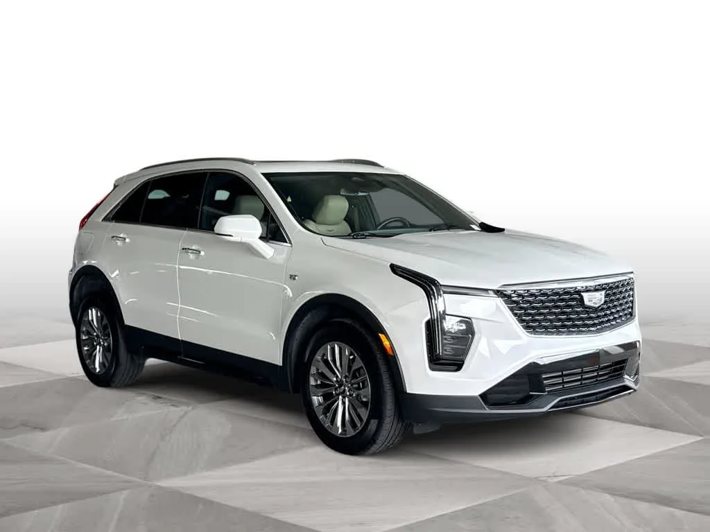 2024 Cadillac XT4 FWD Premium Luxury photo 2