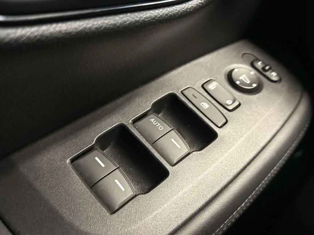 2024 Honda HR-V LX photo 17