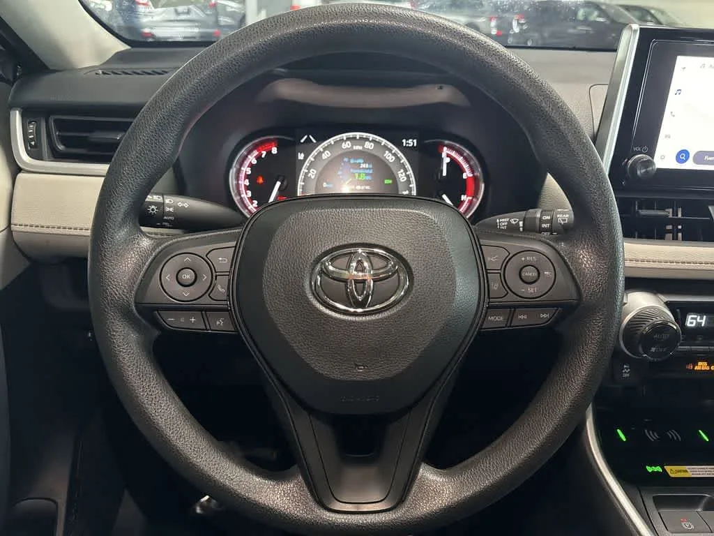 2025 Toyota RAV4 XLE photo 15