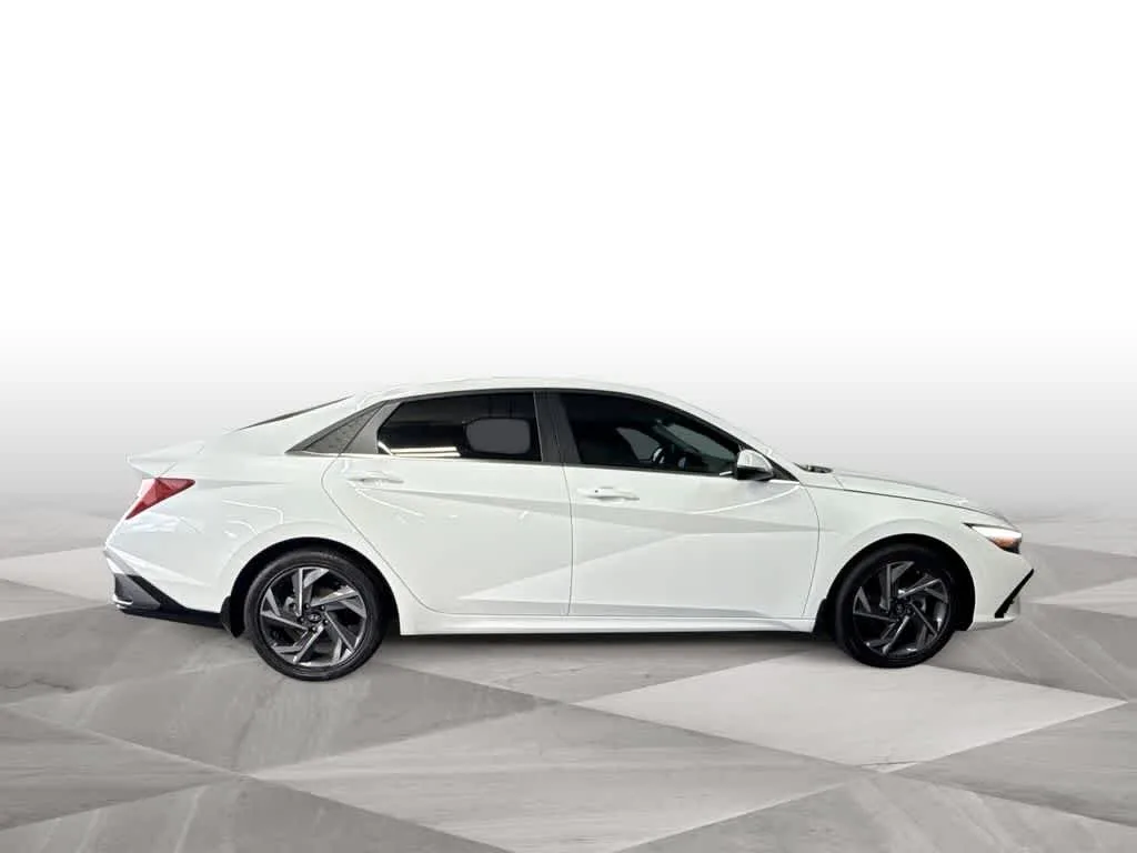 2026 Hyundai Elantra Limited photo 9