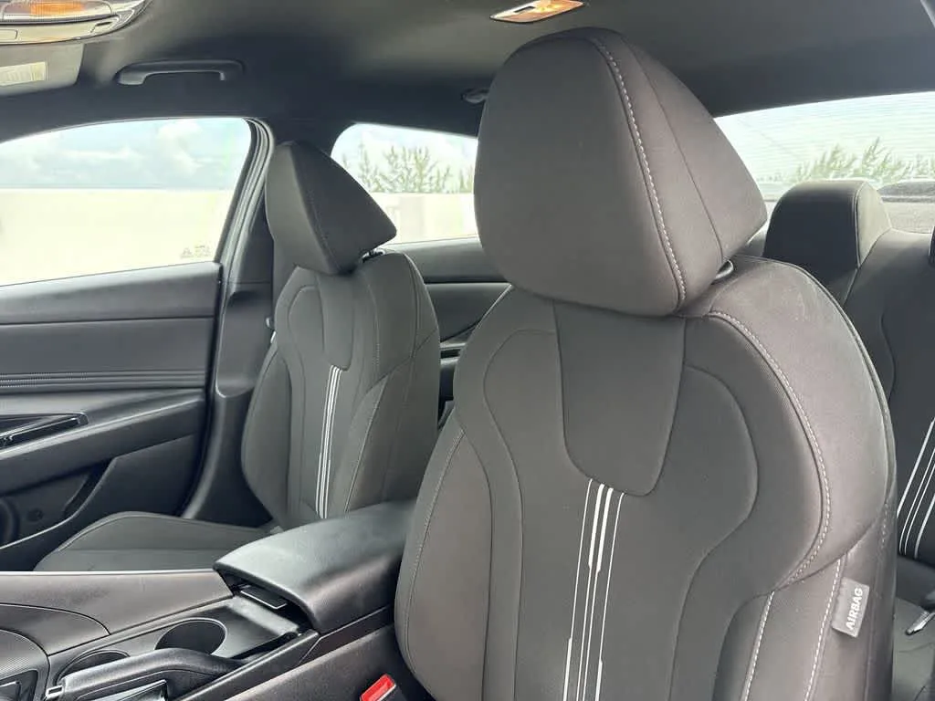 2025 Hyundai Elantra SEL Sport photo 14