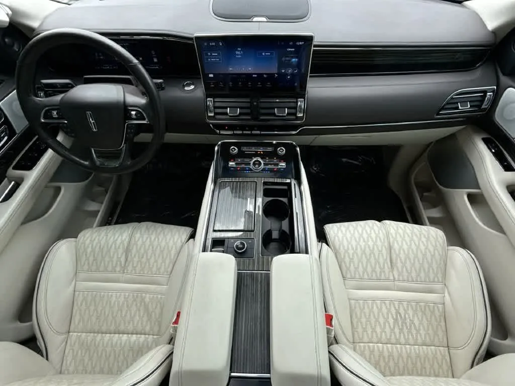 2023 Lincoln Navigator L Black Label photo 24