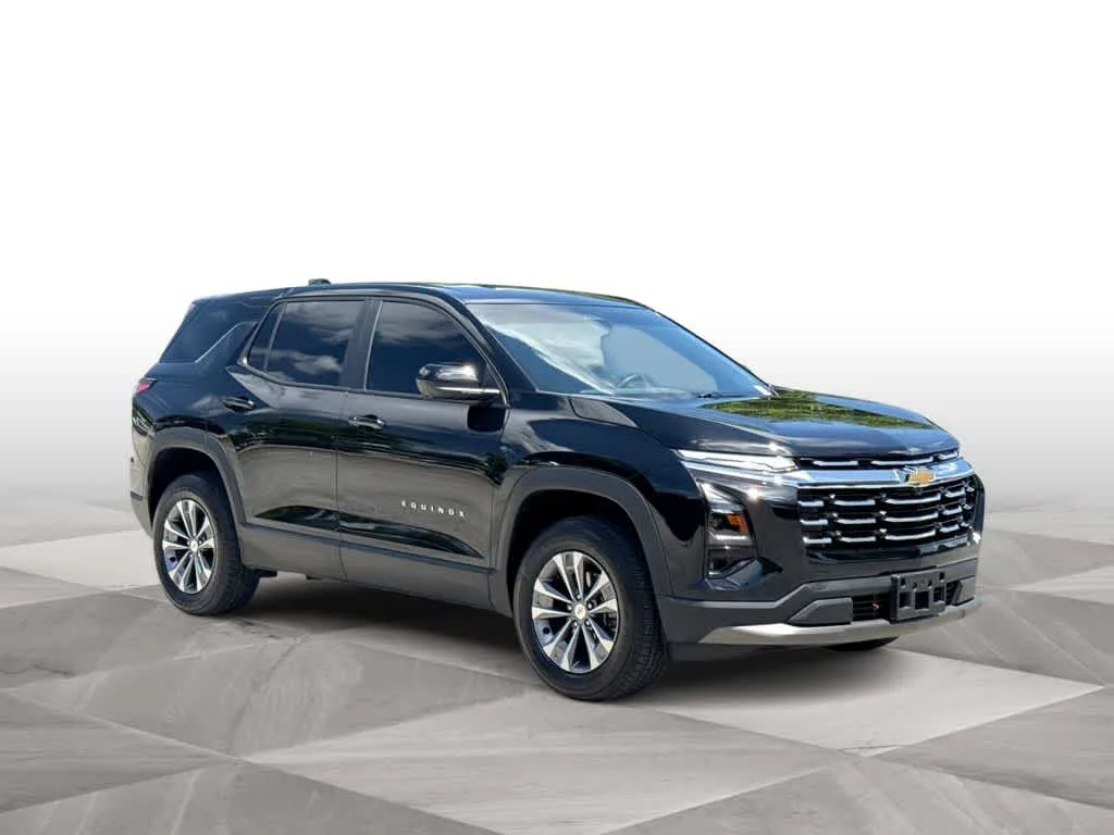 2025 Chevrolet Equinox FWD LT photo 2