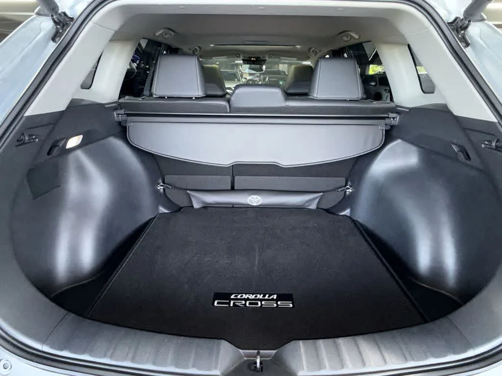 2026 Toyota Corolla Cross XLE photo 25