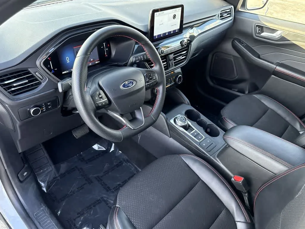 2025 Ford Escape ST-Line photo 13