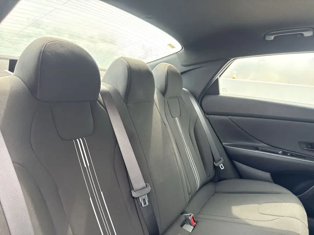 2025 Hyundai Elantra SEL Sport photo 26