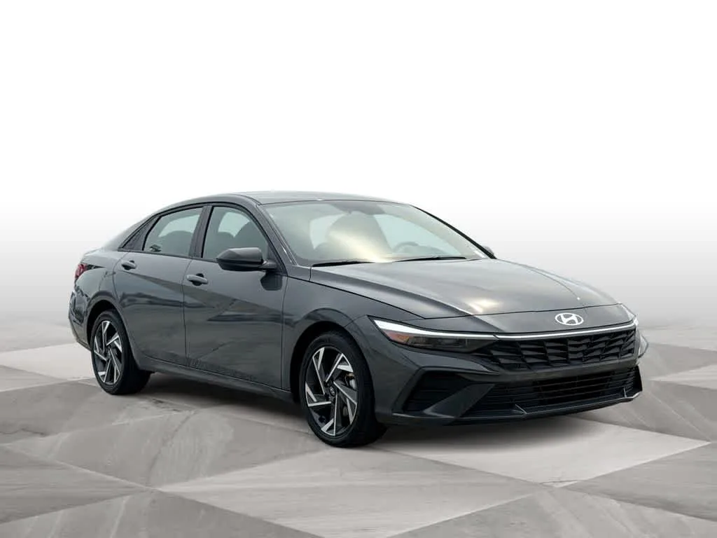 2025 Hyundai Elantra SEL Sport photo 2