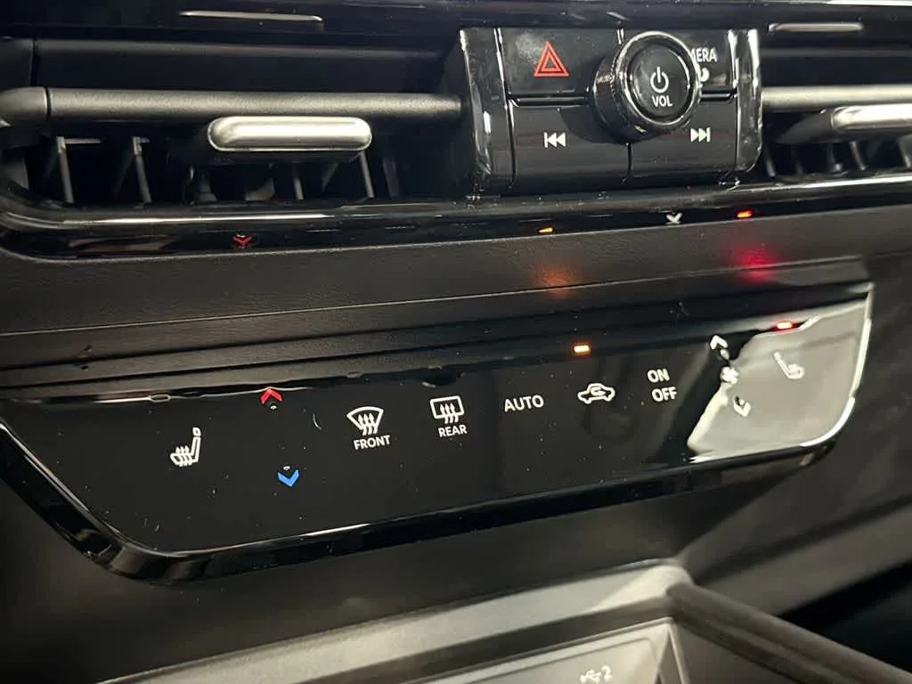 2026 Nissan Kicks SR photo 19