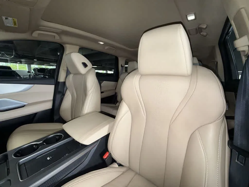 2025 Acura MDX w/Technology Package photo 14