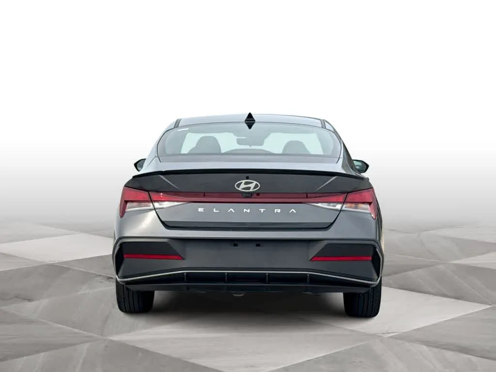 2025 Hyundai Elantra SEL Sport photo 7