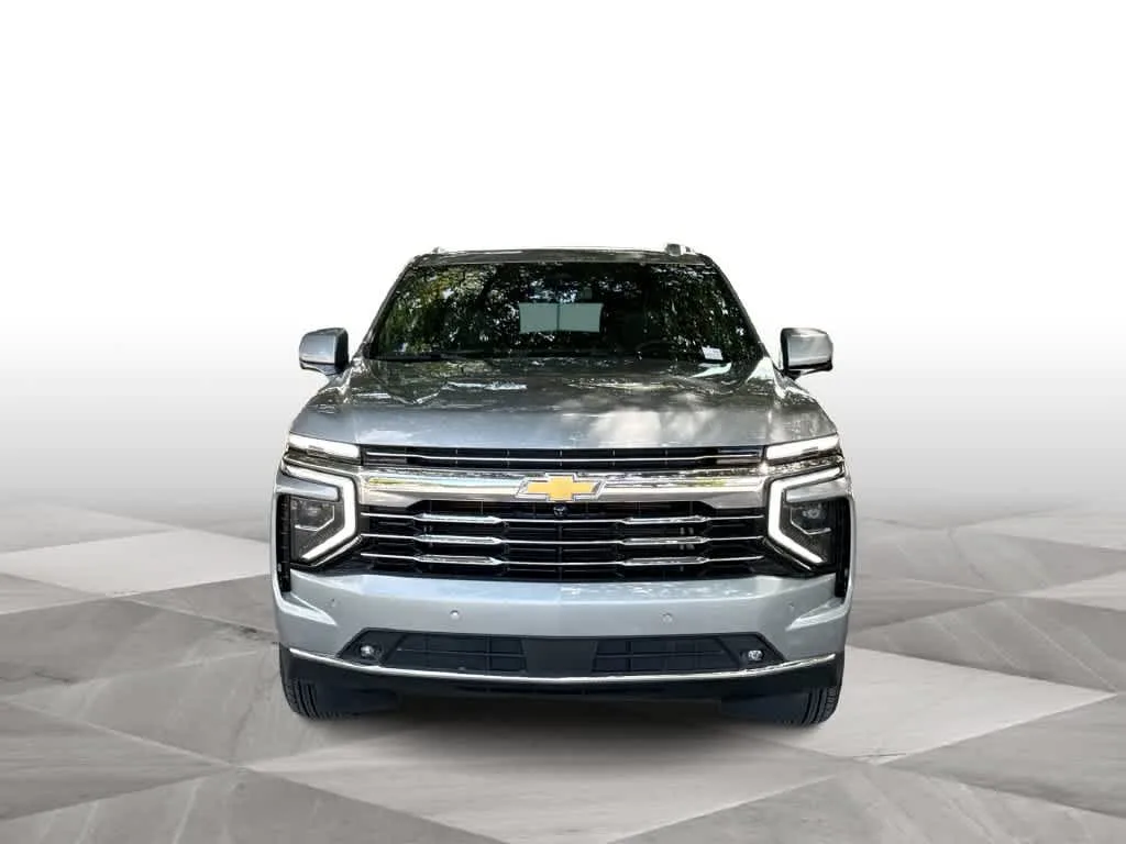 2025 Chevrolet Suburban LT photo 3