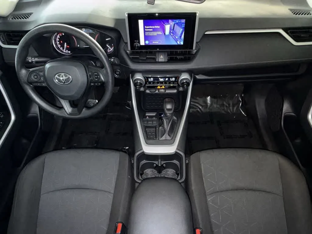2025 Toyota RAV4 XLE photo 24