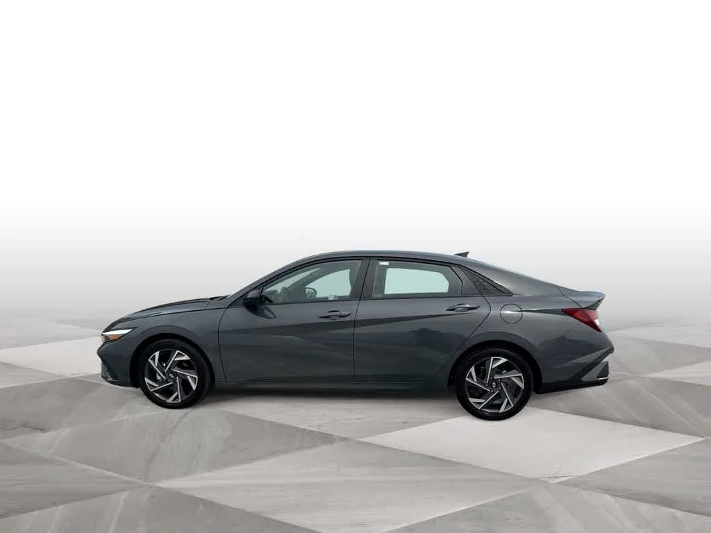 2025 Hyundai Elantra SEL Sport photo 5