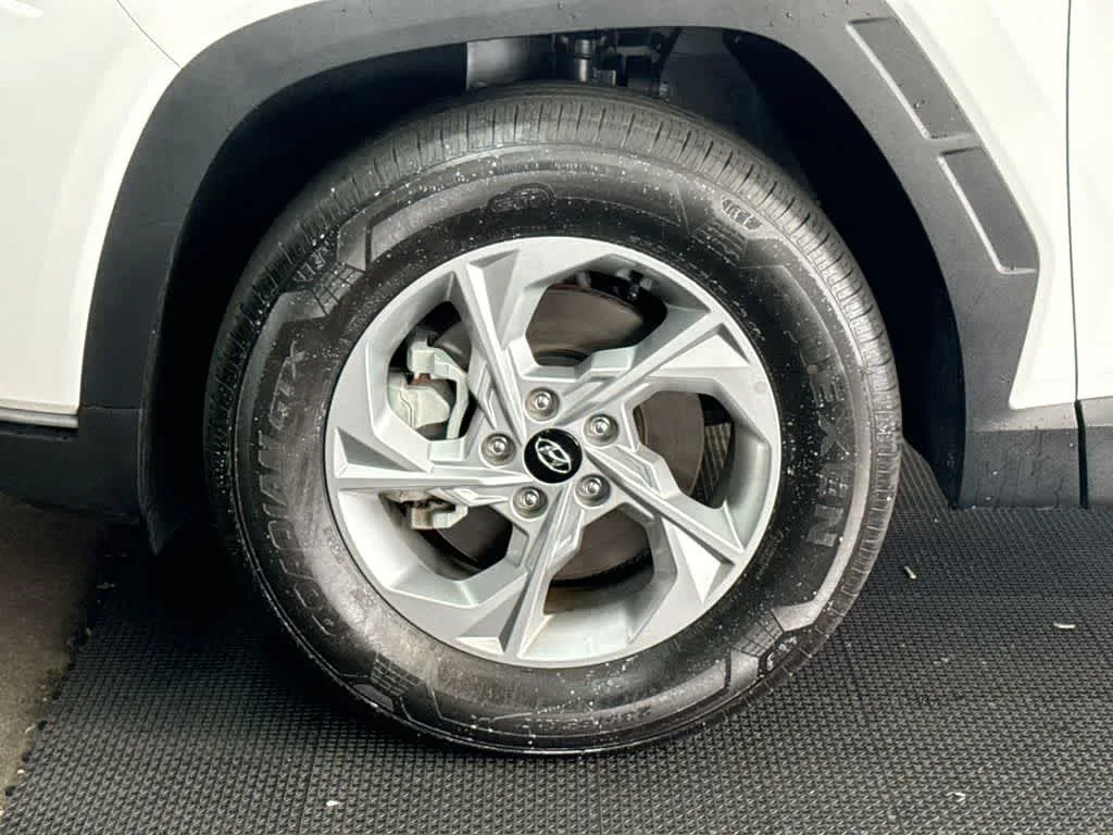 2024 Hyundai Tucson SE photo 11