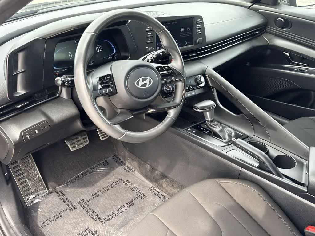 2025 Hyundai Elantra SEL Sport photo 13