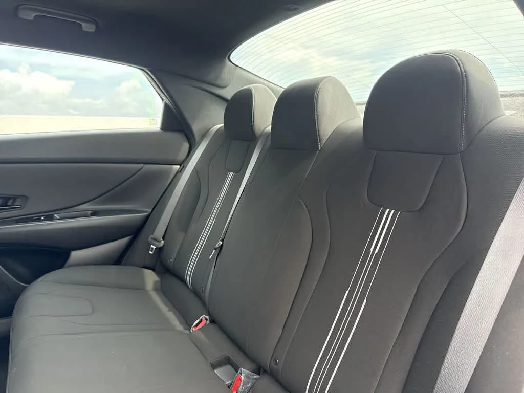2025 Hyundai Elantra SEL Sport photo 22