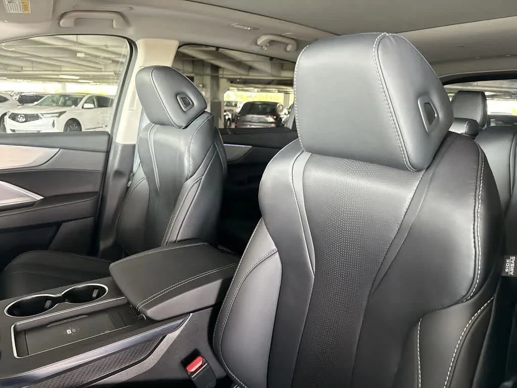 2025 Acura MDX w/Technology Package photo 14