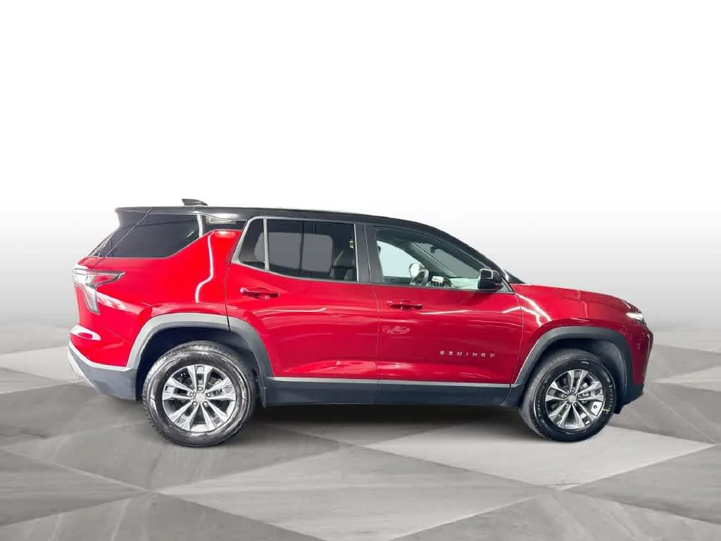 2025 Chevrolet Equinox FWD LT photo 9