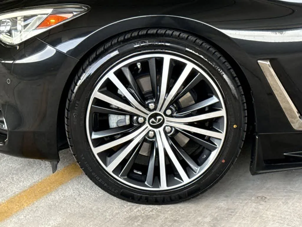 2022 INFINITI Q60 LUXE photo 11