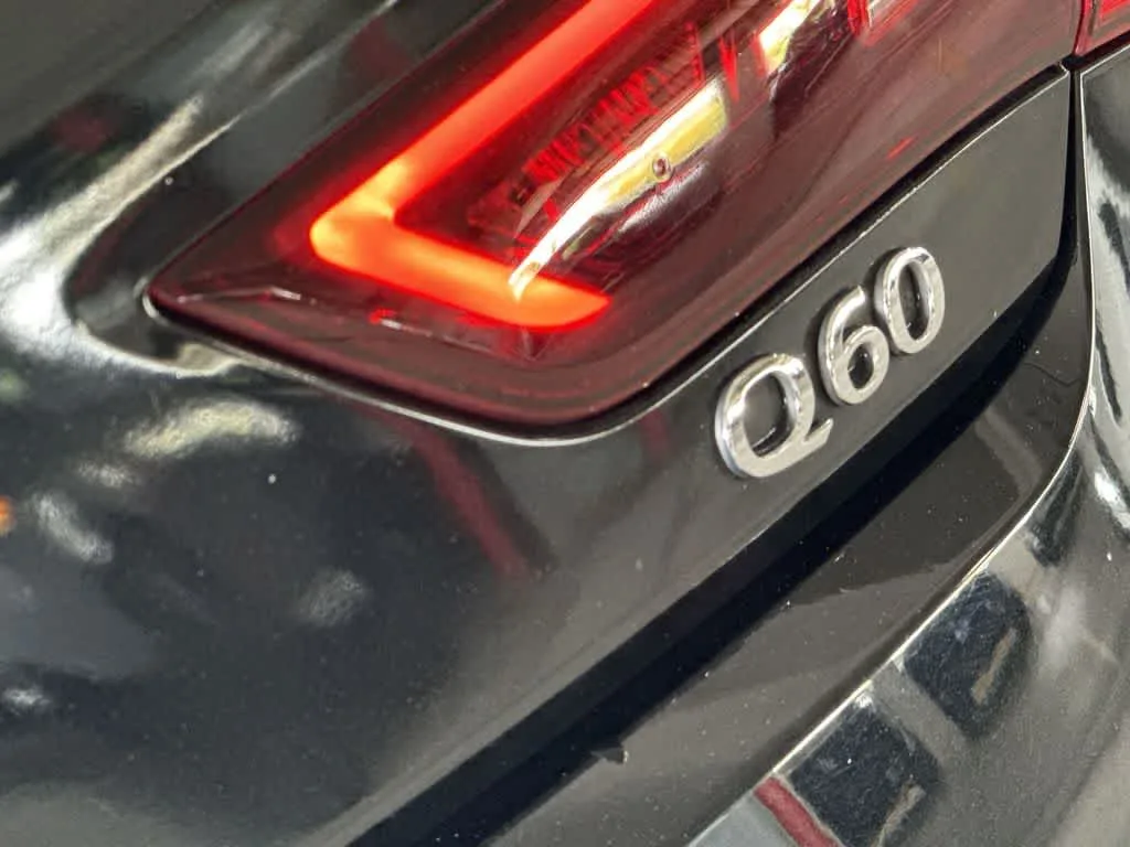 2022 INFINITI Q60 LUXE photo 10