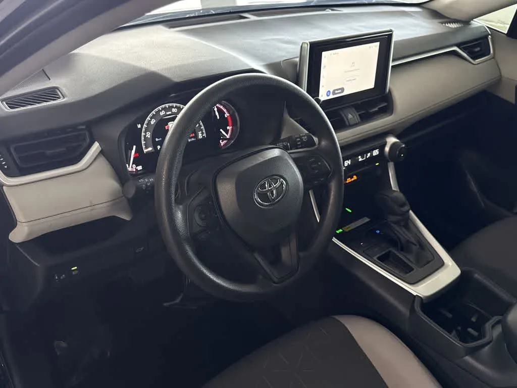 2025 Toyota RAV4 XLE photo 13