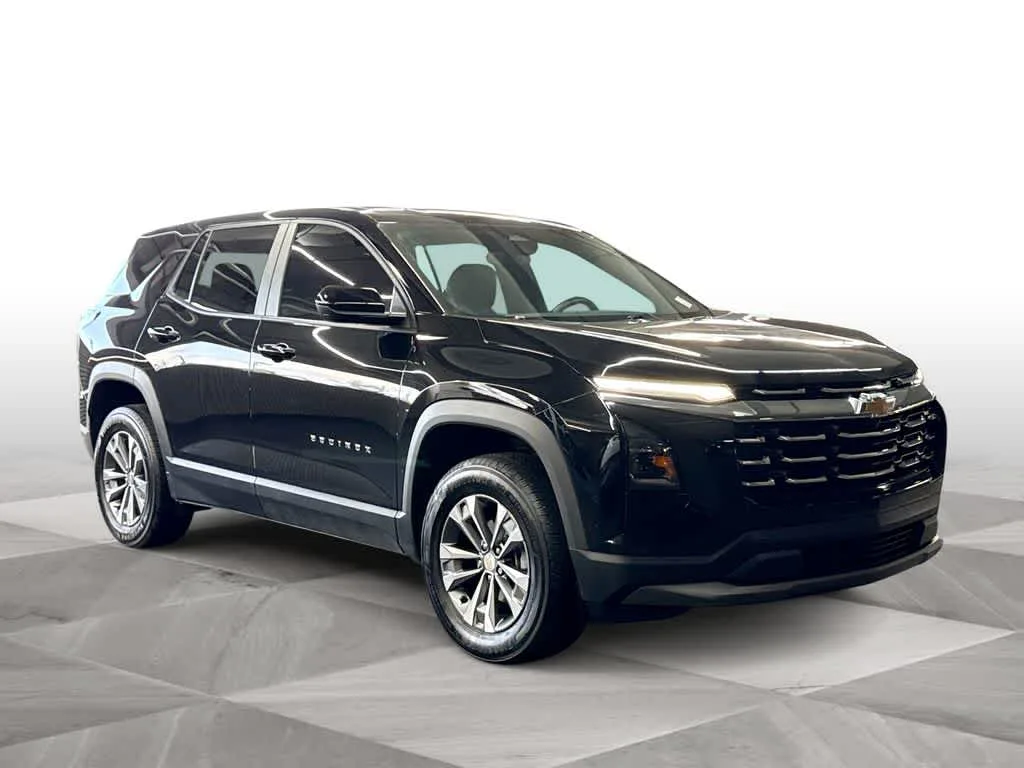 2026 Chevrolet Equinox FWD LT photo 2