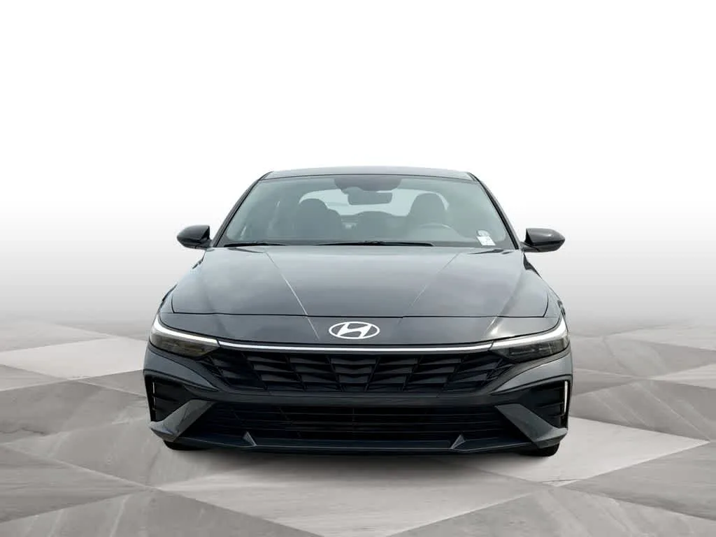 2025 Hyundai Elantra SEL Sport photo 3