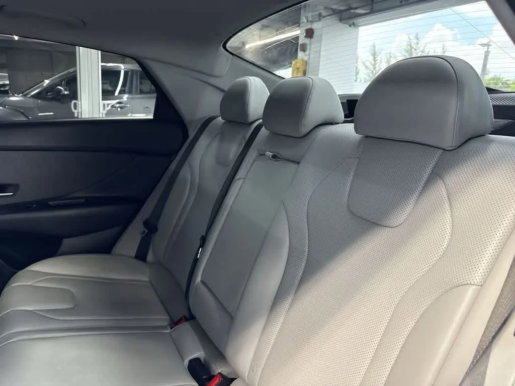 2026 Hyundai Elantra Limited photo 22