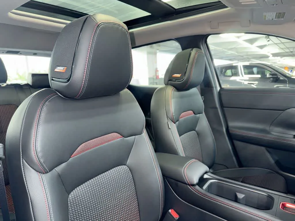 2026 Nissan Kicks SR photo 27