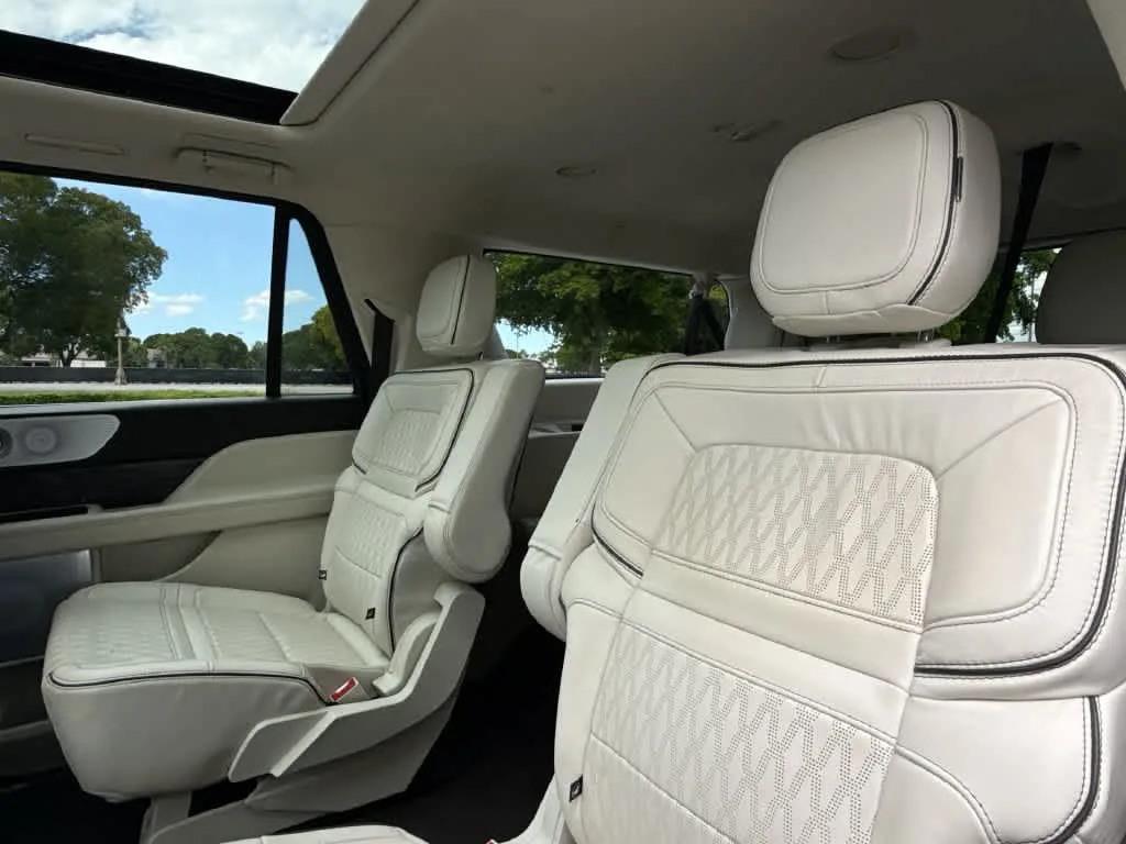 2023 Lincoln Navigator L Black Label photo 22