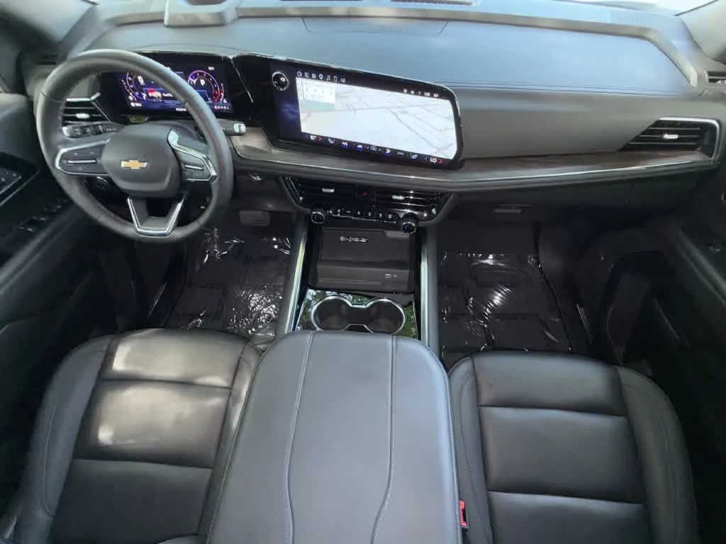 2025 Chevrolet Suburban LT photo 24