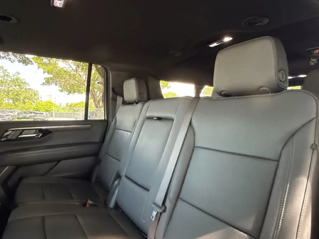 2025 Chevrolet Suburban LT photo 22
