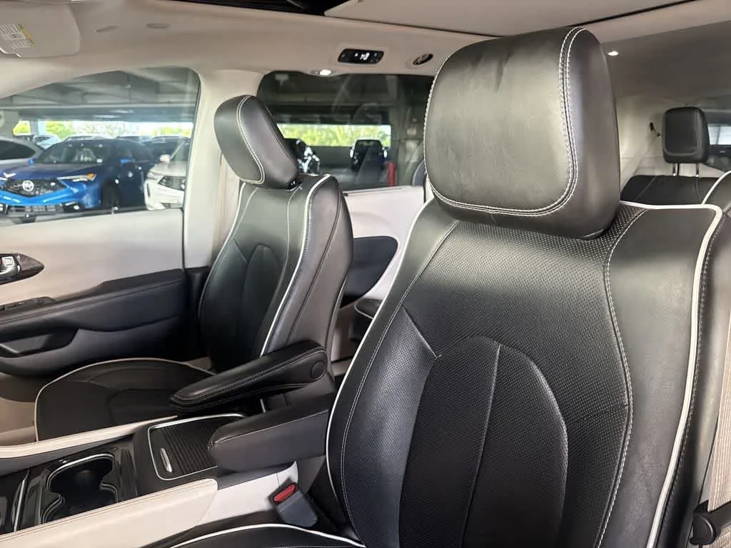 2023 Chrysler Pacifica Limited photo 14