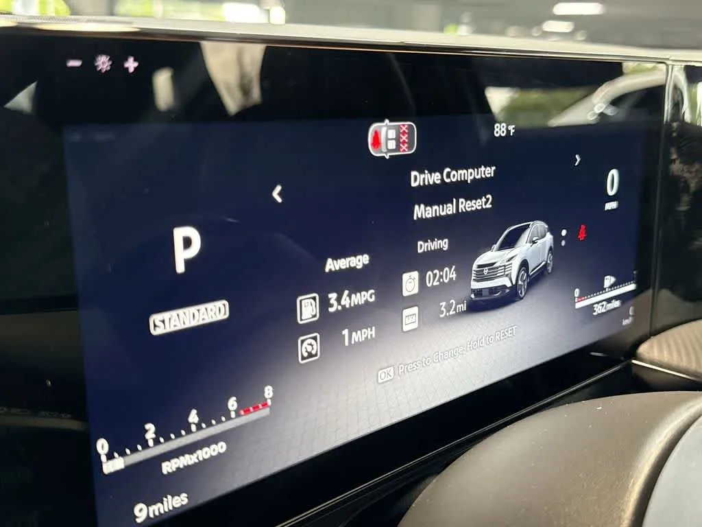 2026 Nissan Kicks SR photo 16