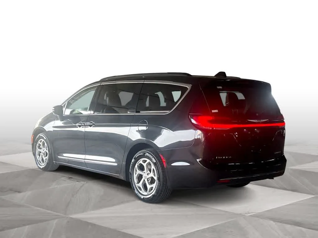 2023 Chrysler Pacifica Limited photo 6