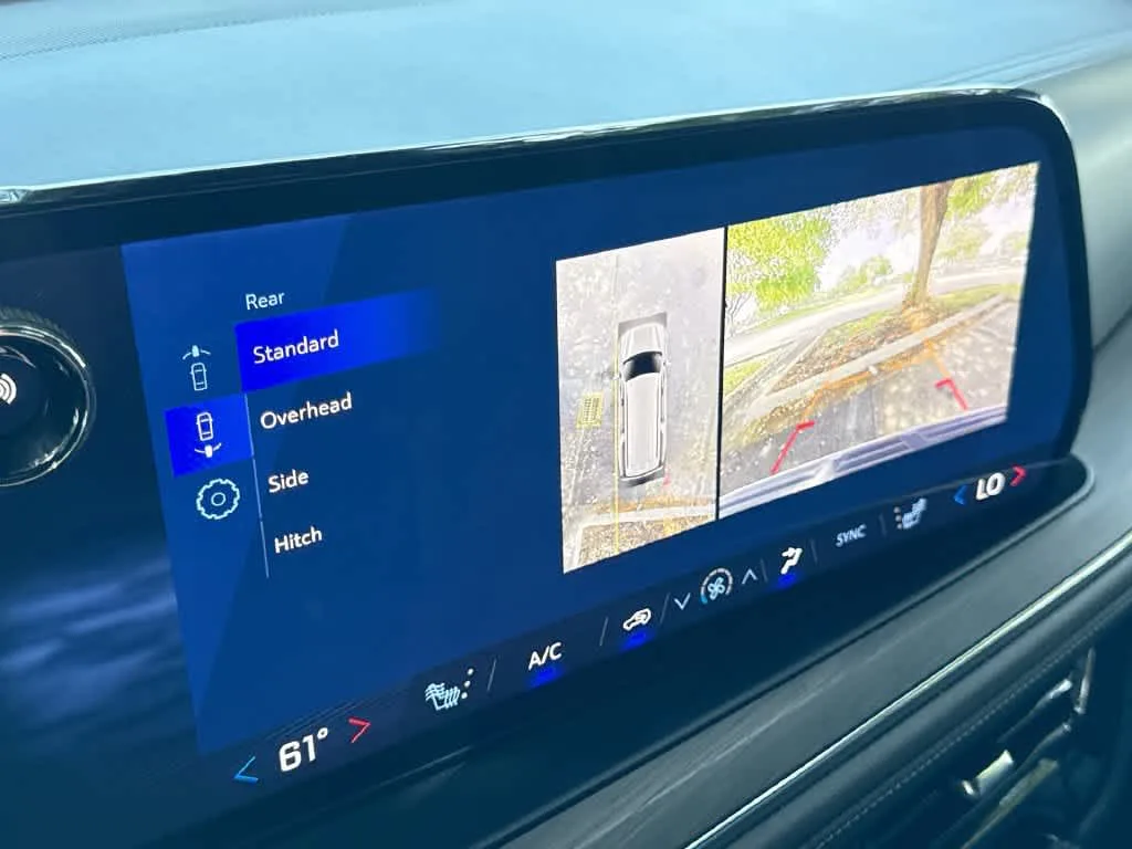2025 Chevrolet Suburban LT photo 18